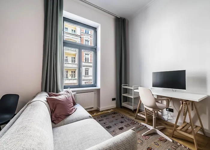 Rent Like - Garbary 32 *